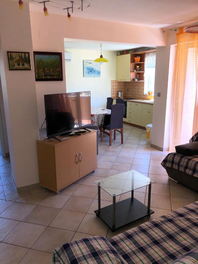 Vito & Rocco Apartment Malinska Ngoại thất bức ảnh